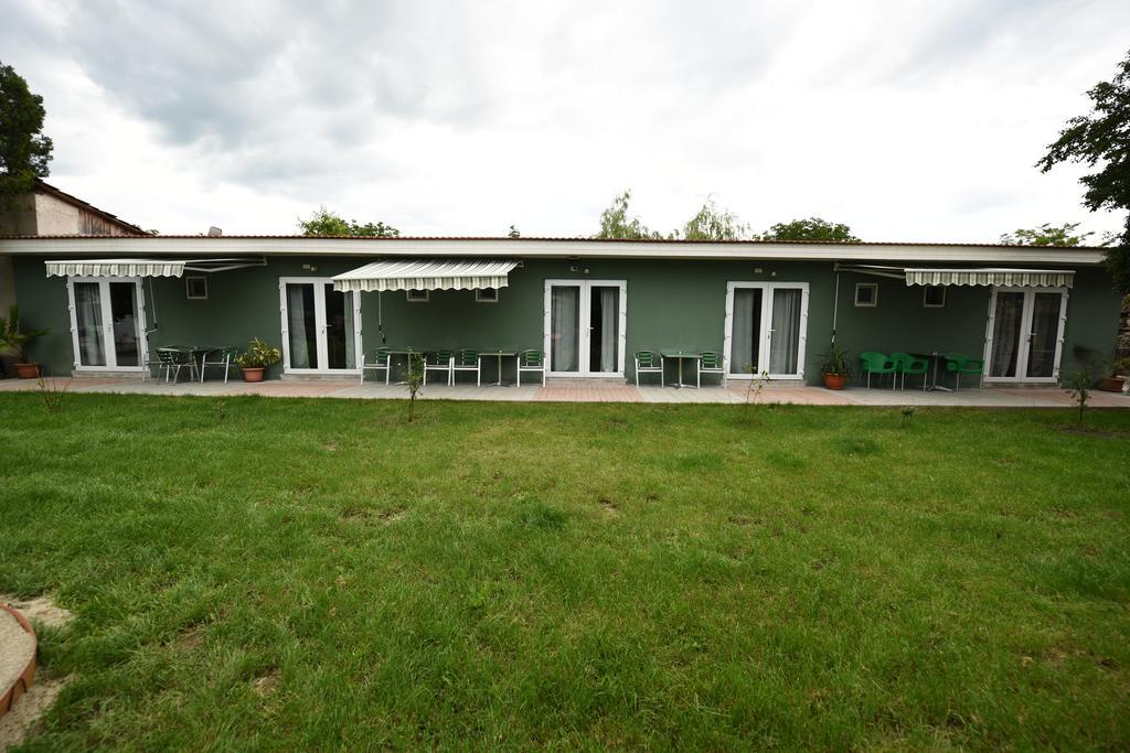 La Mosie Hotel Haţeg Екстериор снимка